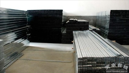 天水藍山輕鋼龍骨在橋南家居城隆重開業(yè)，引領(lǐng)建筑材料新潮流